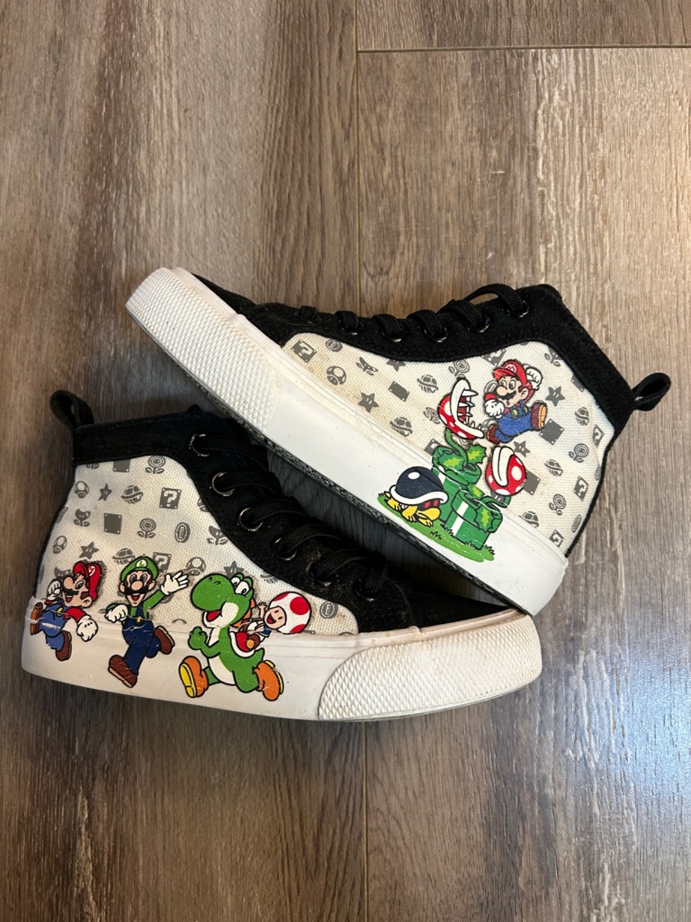 Super Mario Bros High Top Sneakers Kids Size 11c